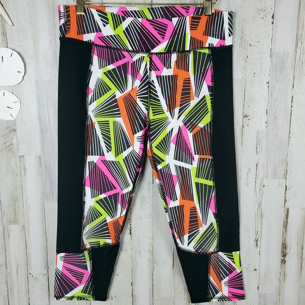 Fabletics Powerhold Capri Leggings Black Tribal Geo Print Size Large